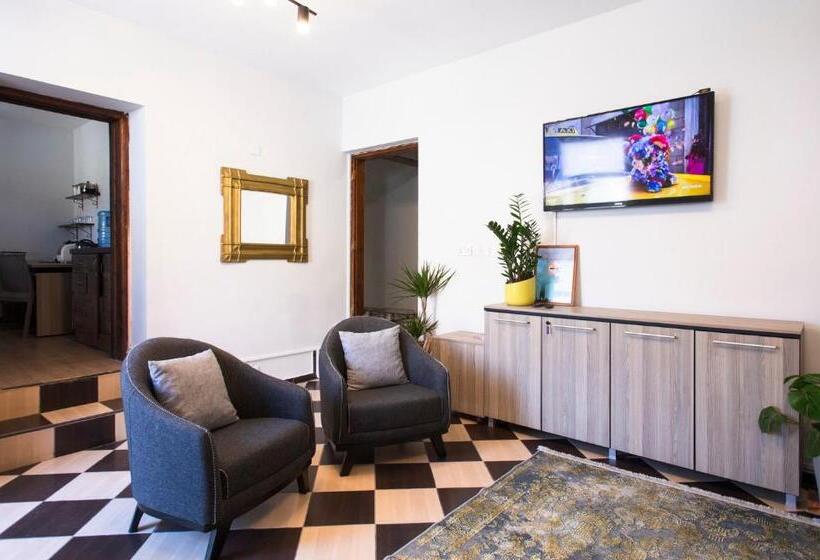 هاستل Homelike Guest House