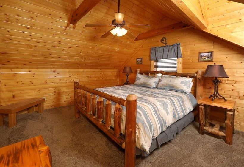 Ridgetop Theatre Lodge Six Bedroom Cabin