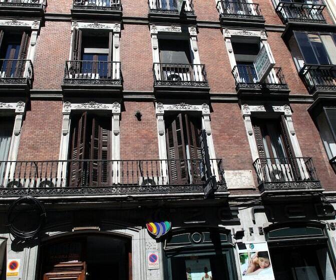 Hostal Atocha Almudena Martín