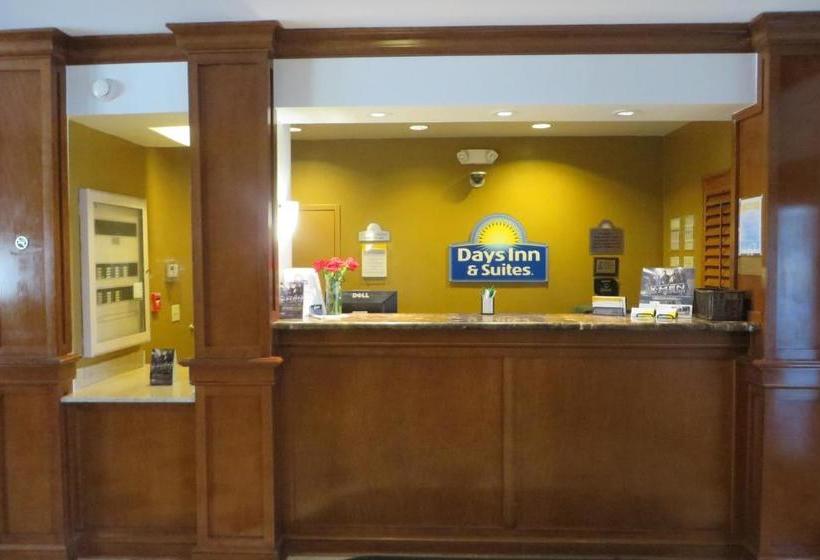 هتل Days Inn & Suites By Wyndham Omaha Ne