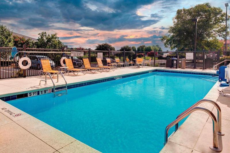 هتل Fairfield Inn & Suites By Marriott Anniston Oxford