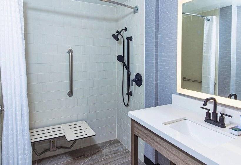 هتل Four Points By Sheraton Appleton