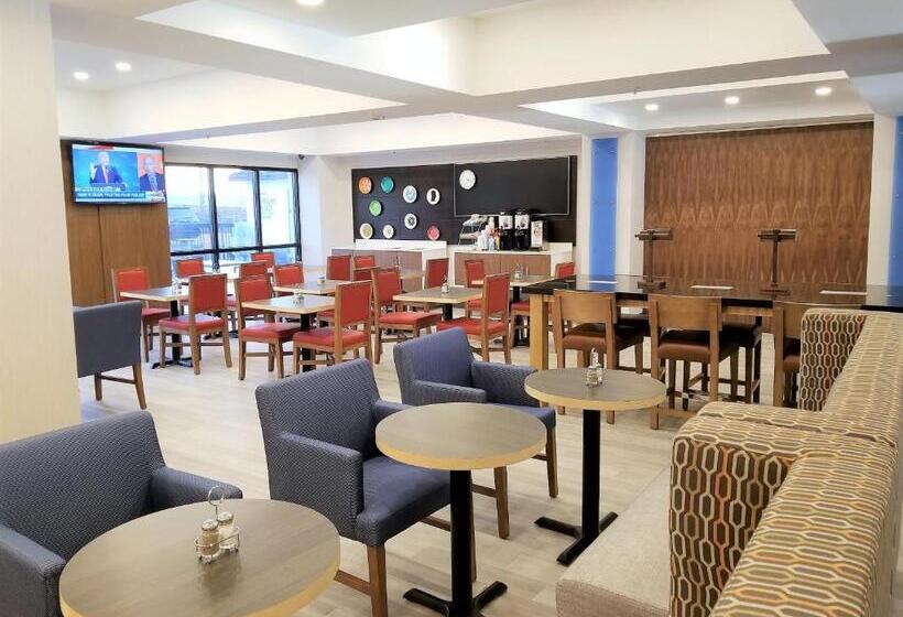 هتل Holiday Inn Express Columbia Ne   Fort Jackson