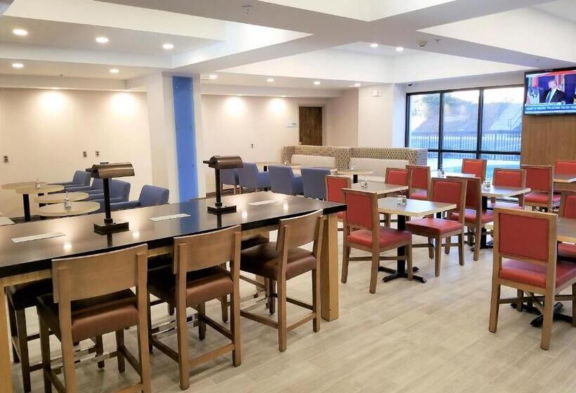 هتل Holiday Inn Express Columbia Ne   Fort Jackson