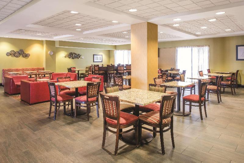 בית מלון כפרי Holiday Inn Express St. Louis Arpt Maryland Hgts