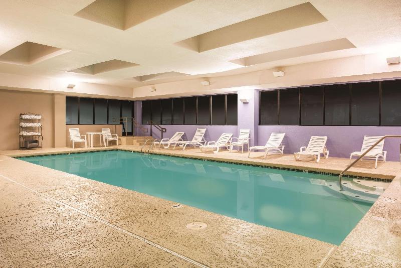 هتل Holiday Inn Express St. Louis Arpt Maryland Hgts