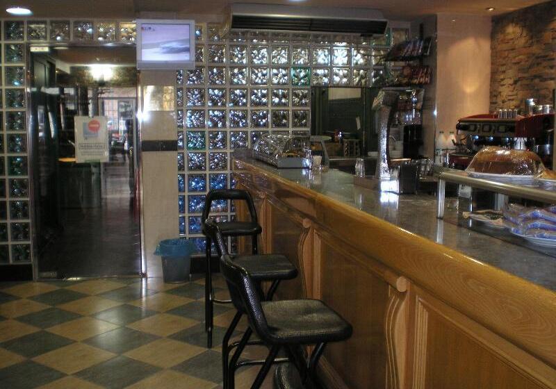 هتل Hostal Real