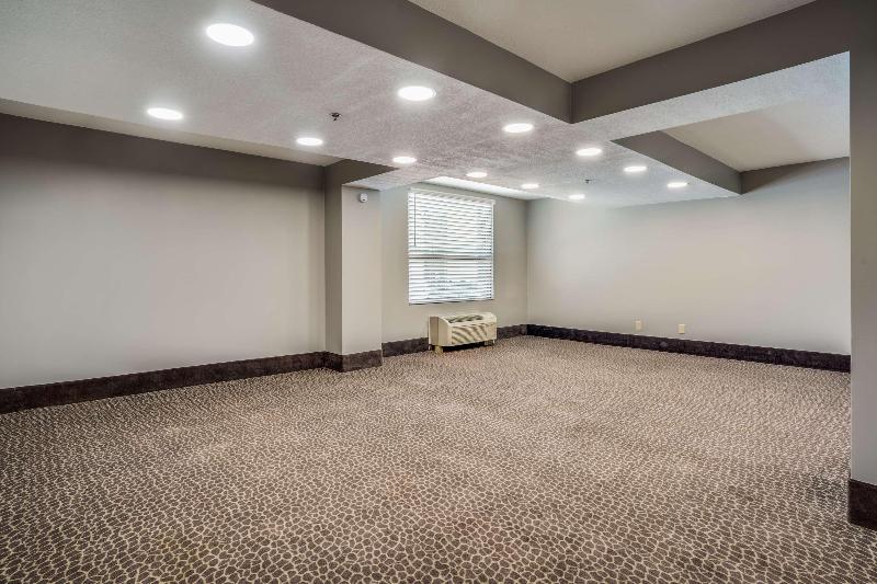 בית מלון כפרי Iban Dallas Park Central , Trademark By Wyndham