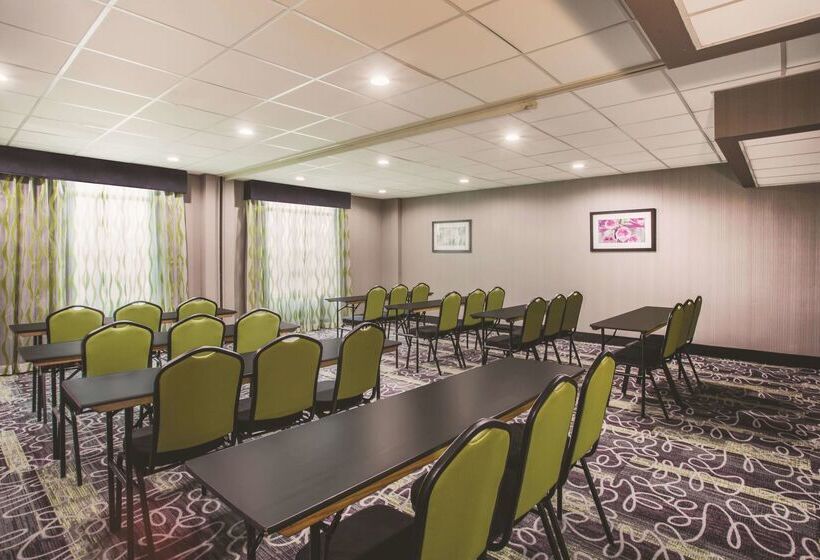 هتل La Quinta By Wyndham Clearwater South