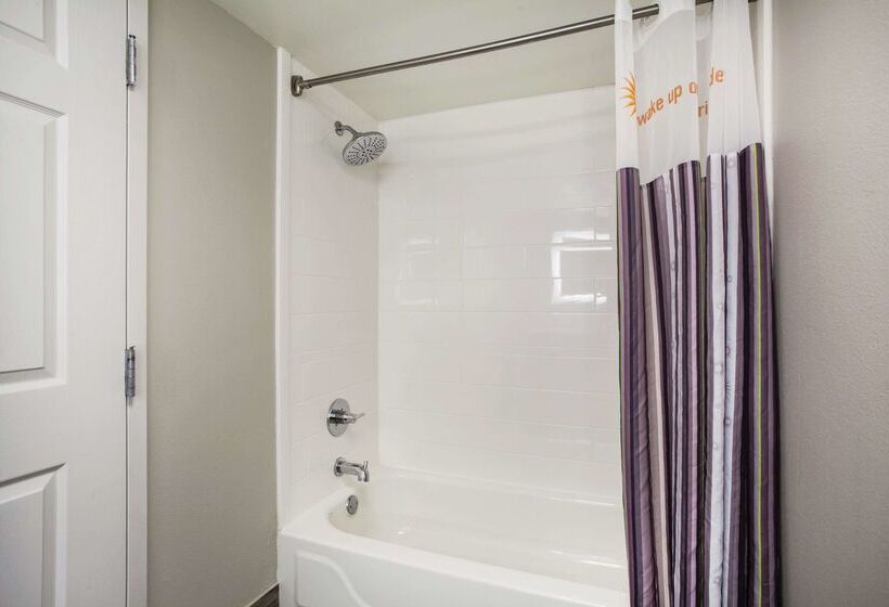 هتل La Quinta By Wyndham Clearwater South