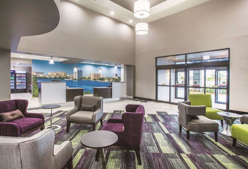 هتل La Quinta Inn & Suites By Wyndham Clearwater South