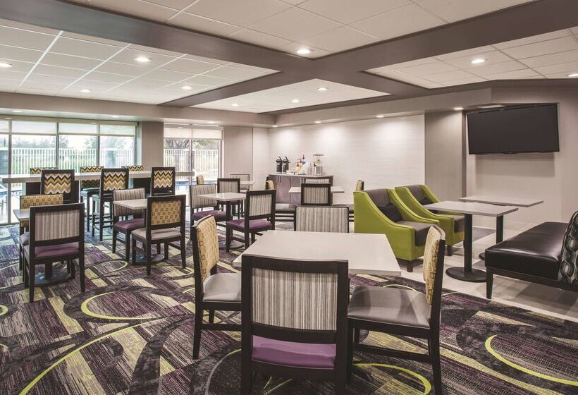 هتل La Quinta Inn & Suites By Wyndham Clearwater South