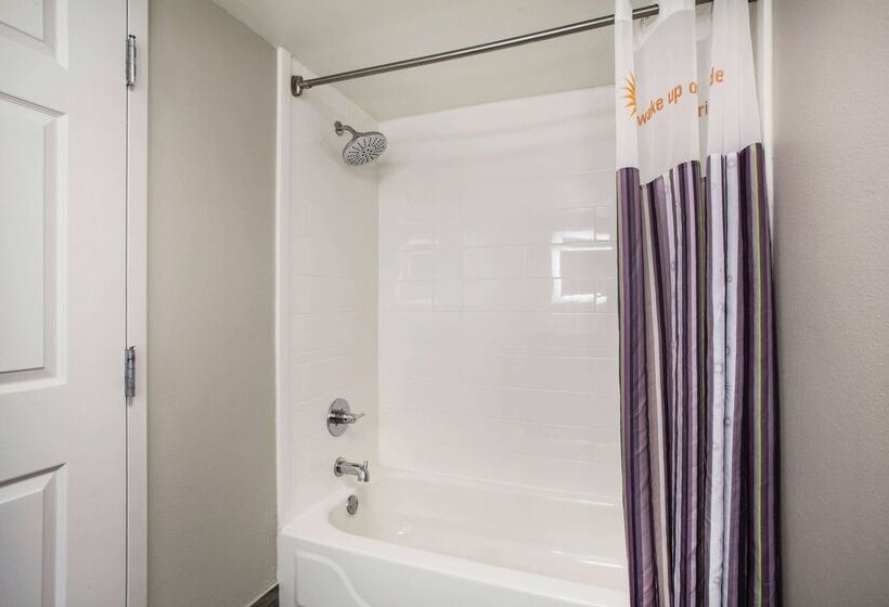 هتل La Quinta By Wyndham Clearwater South