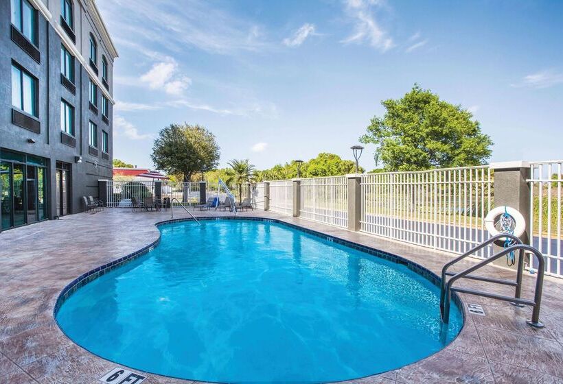 هتل La Quinta By Wyndham Clearwater South
