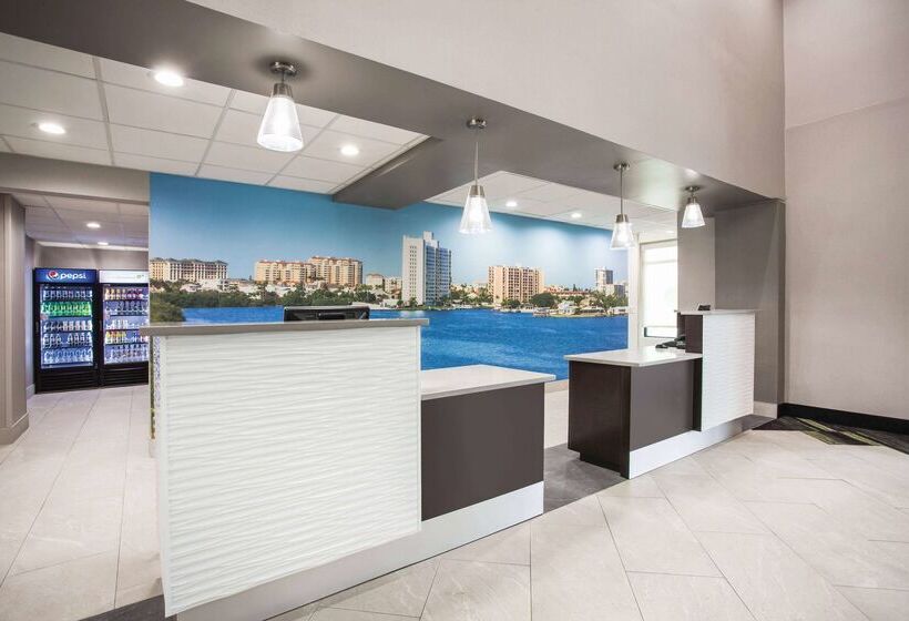 هتل La Quinta By Wyndham Clearwater South