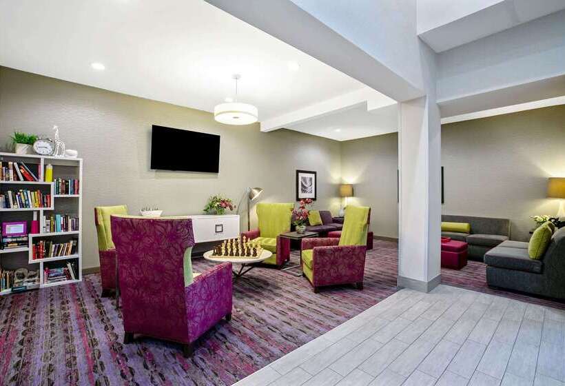 Отель La Quinta Inn & Suites By Wyndham Kearney