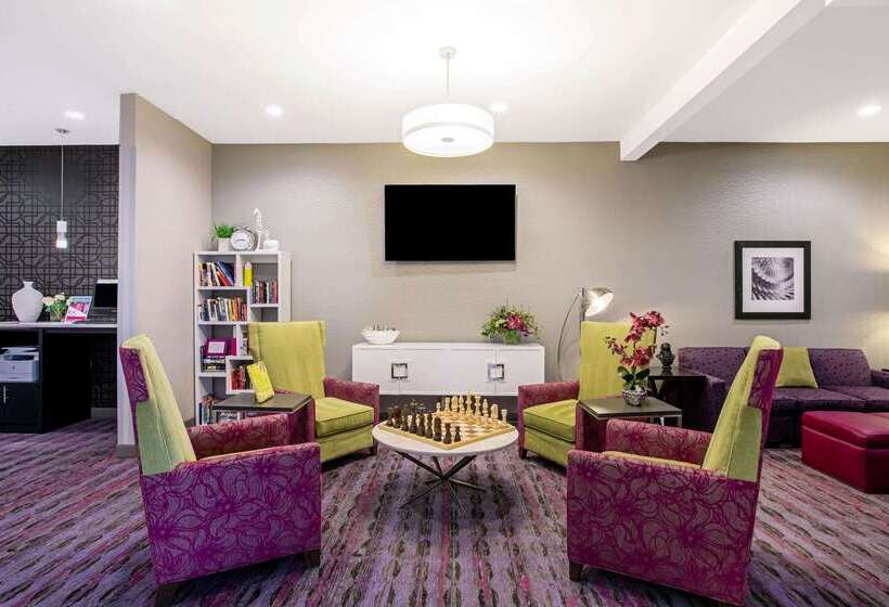 هتل La Quinta By Wyndham Kearney