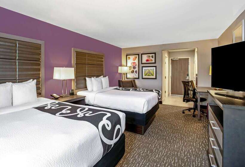 هتل La Quinta By Wyndham Kearney