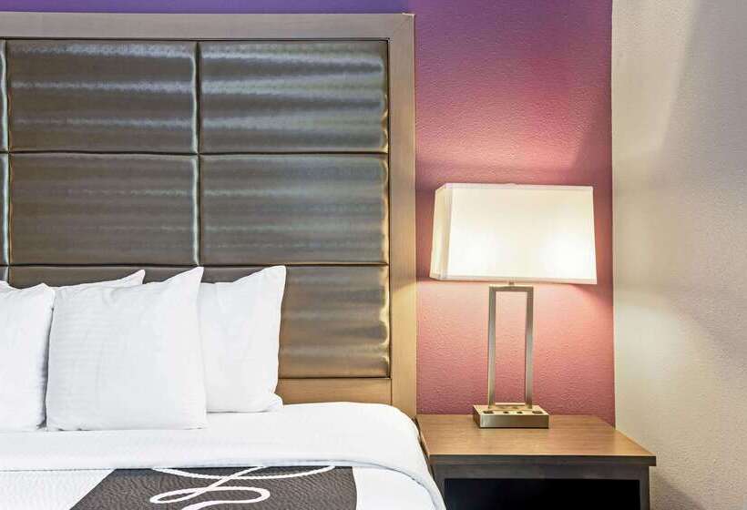 هتل La Quinta By Wyndham Kearney