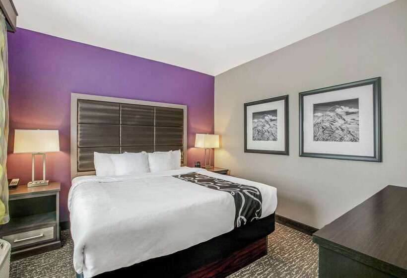 هتل La Quinta By Wyndham Kearney