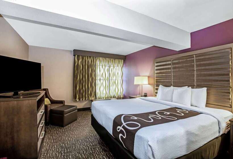 هتل La Quinta By Wyndham Kearney