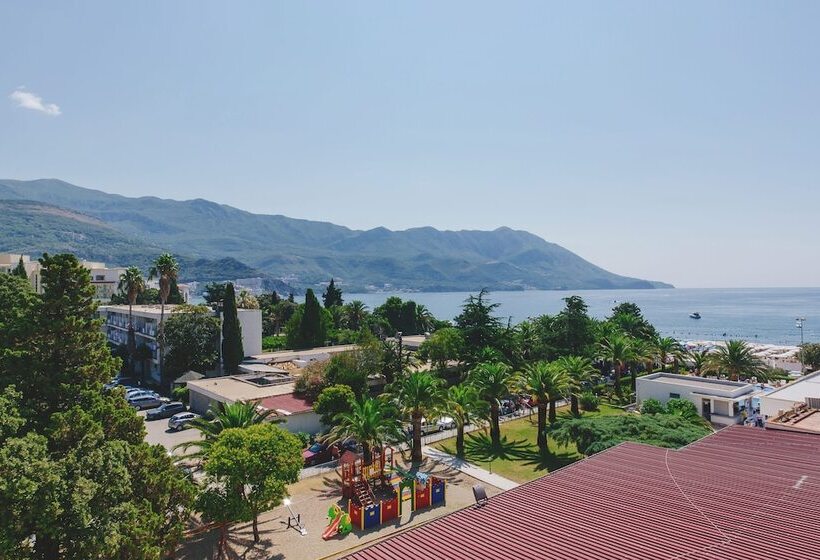 فندق Montenegro Beach Resort