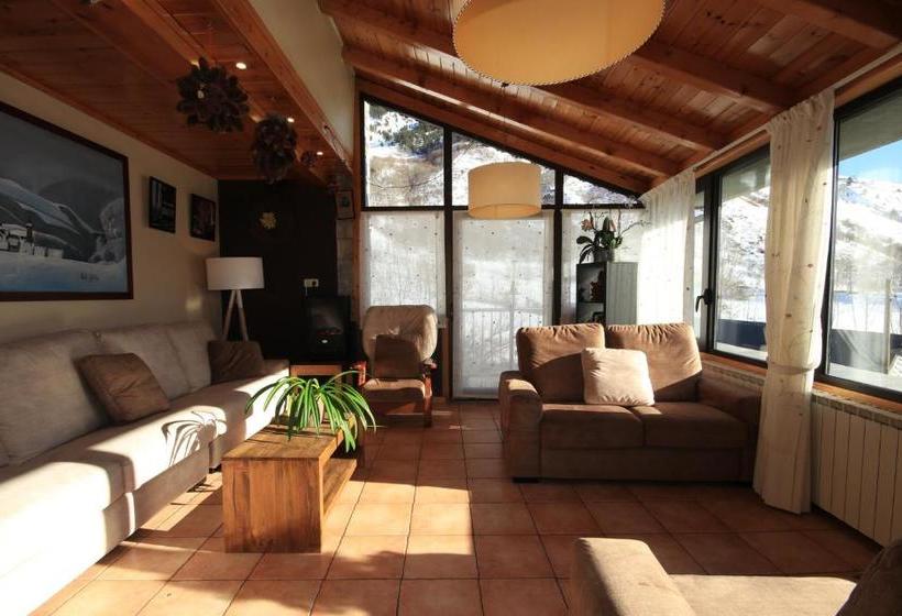Отель Hostal Y Apartamento Seixes