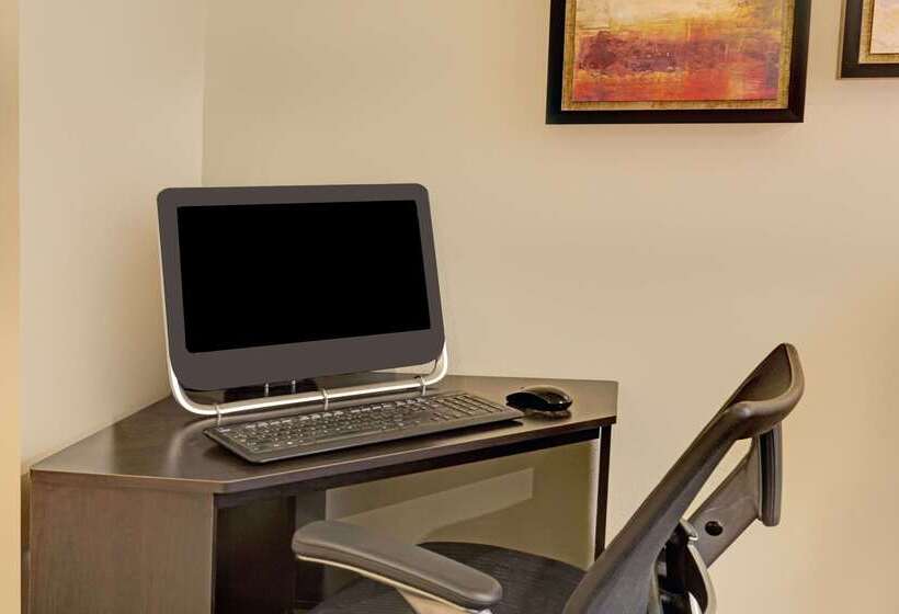 هتل Super 8 By Wyndham Windsor