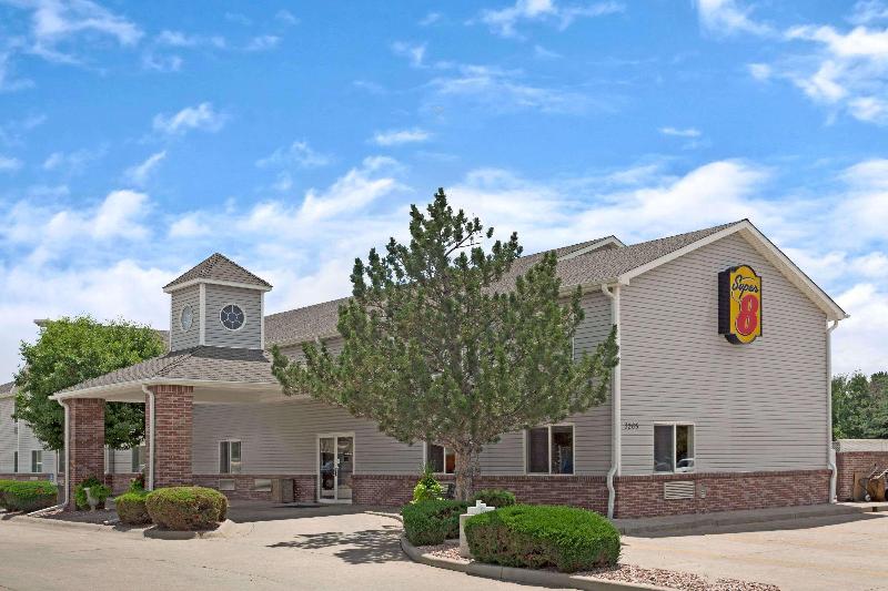 هتل Super 8 By Wyndham Windsor