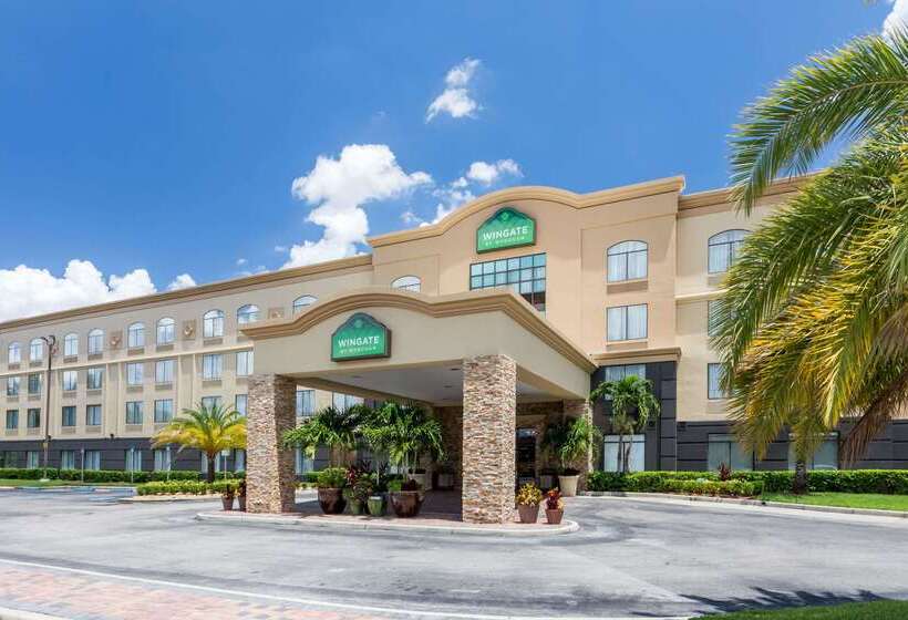 هتل Wingate By Wyndham, Universal Studios Free Theme Park Shuttle