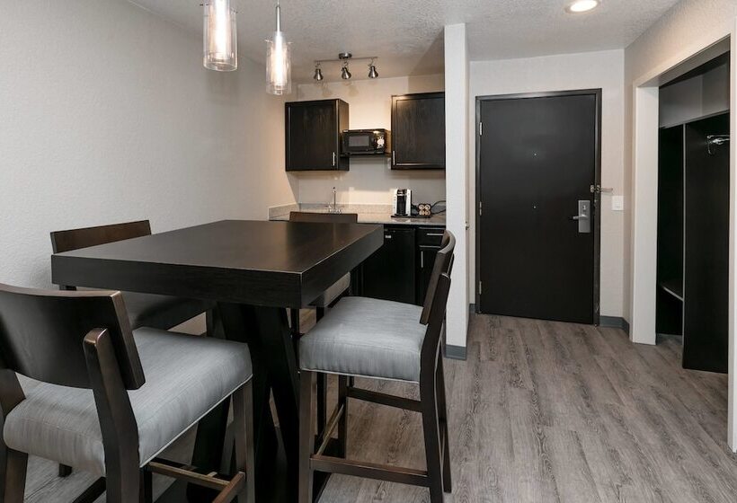 هتل Wingate By Wyndham Dallas Love Field