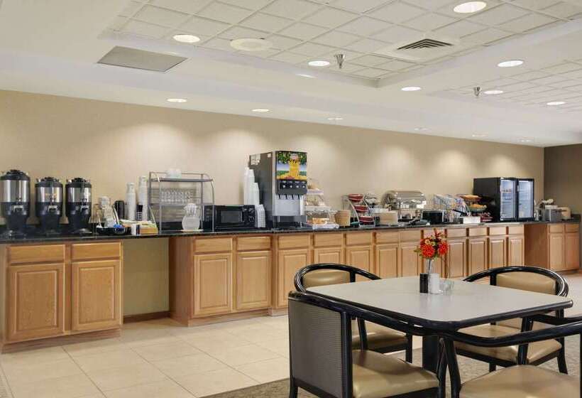 هتل Wingate By Wyndham Pueblo