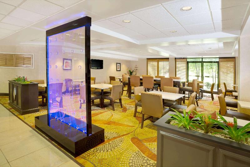هتل Wingate By Wyndham Raleigh Durham / Airport