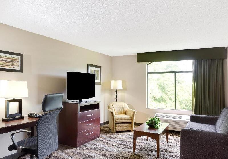 هتل Wingate By Wyndham Raleigh Durham / Airport