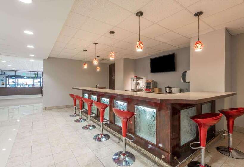هتل Wingate By Wyndham Sulphur Near Lake Charles