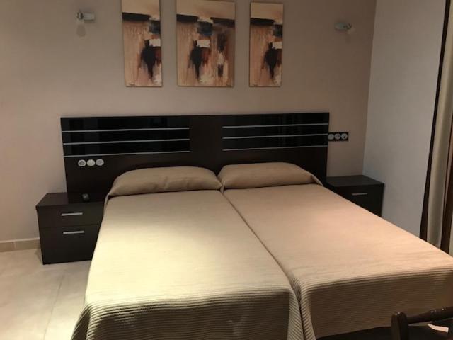 هتل Hostal Zurich