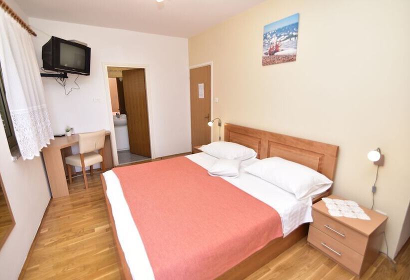 Rooms Tom