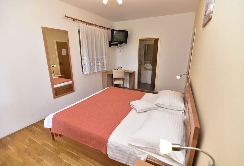 Rooms Tom