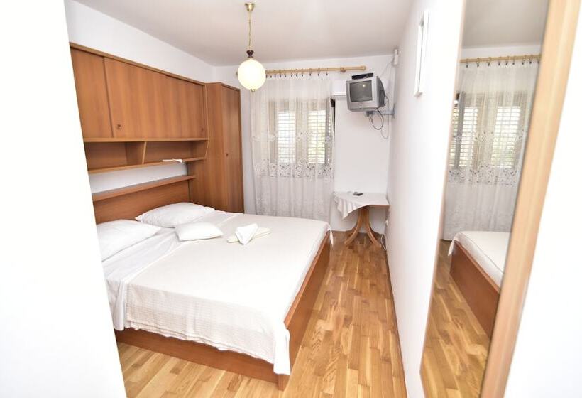 Rooms Tom