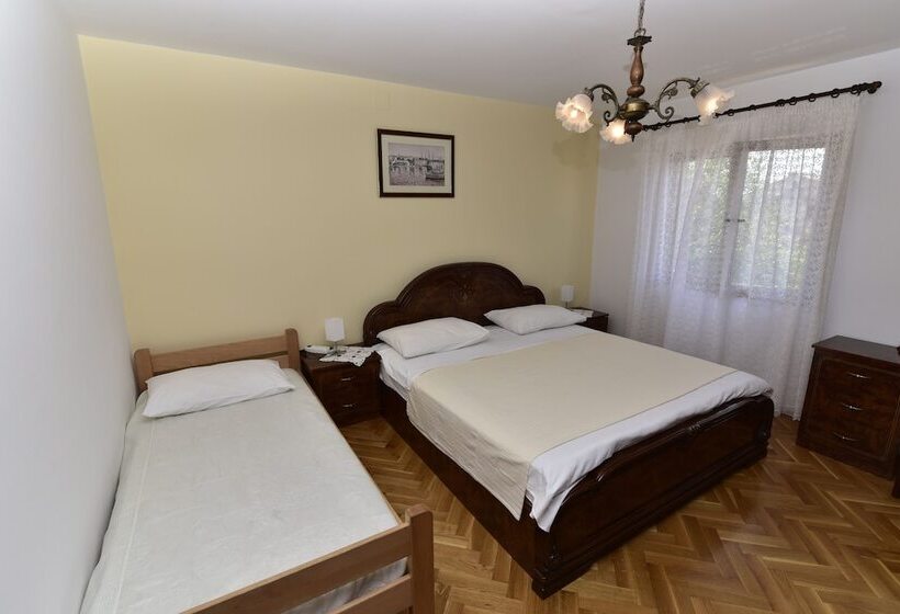 Rooms Tom