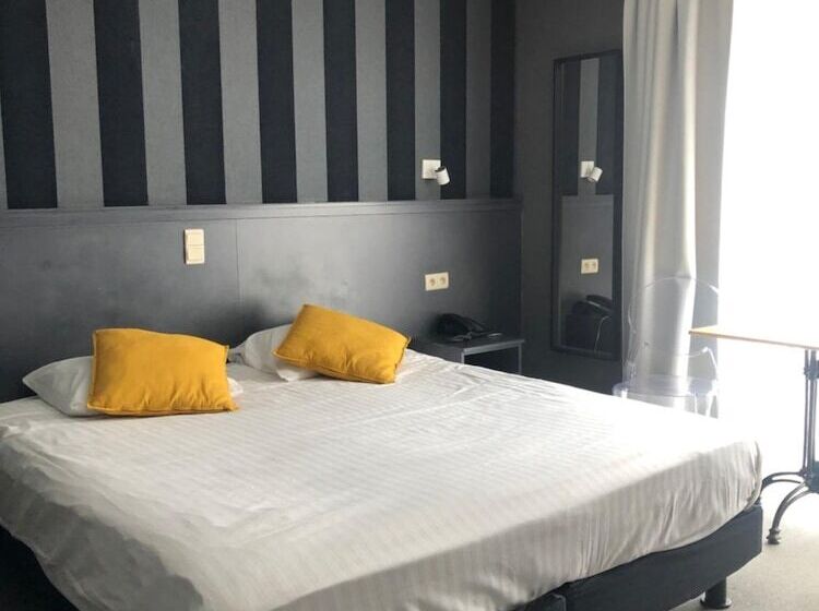 New Hotel De Lives