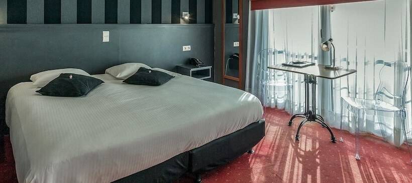 New Hotel De Lives