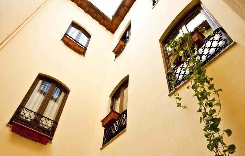 هتل Plaza Nueva