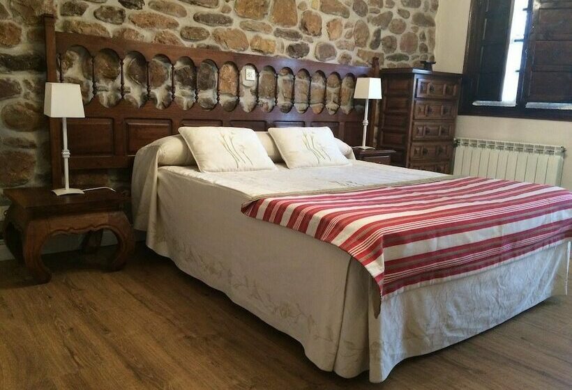 فندق Posada Real La Montañesa