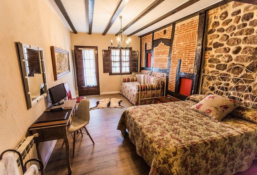 فندق Posada Real La Montañesa