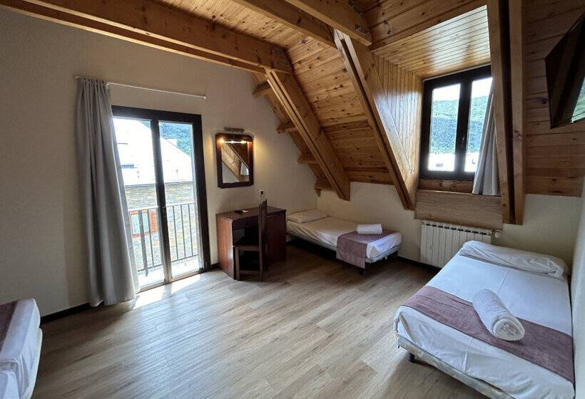 هتل Romànic