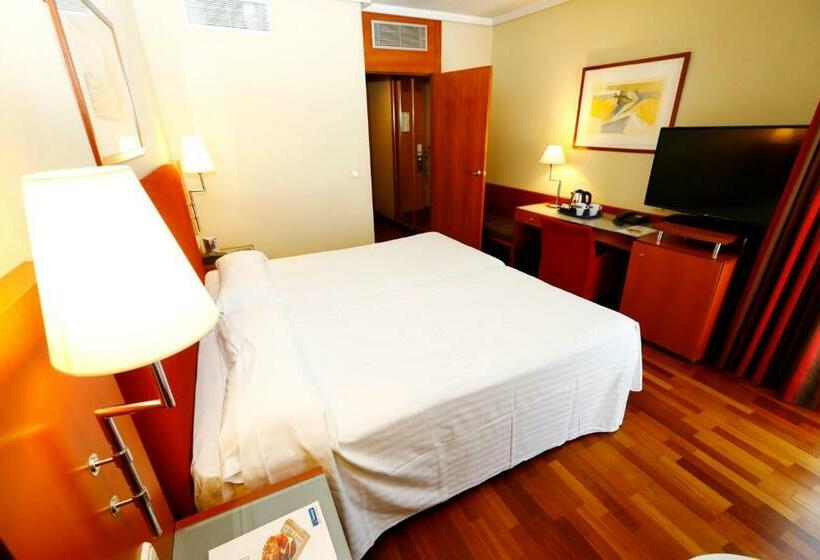 هتل Travelodge Madrid Coslada Airport