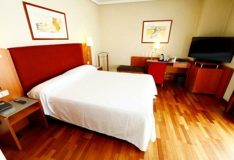 فندق Travelodge Madrid Coslada Airport