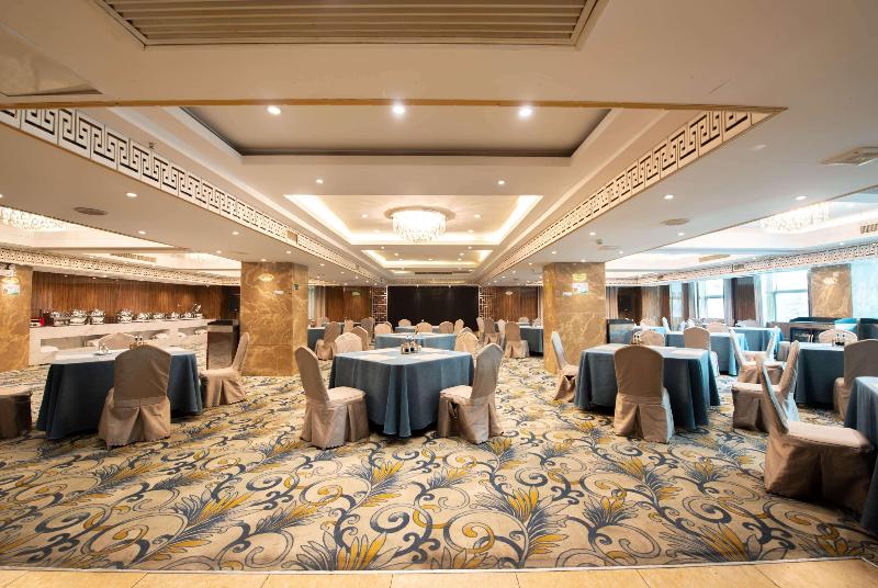 هتل Ramada By Wyndham Encore Kaili West
