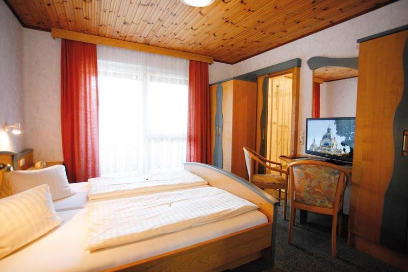 تختخواب و صبحانه Landgasthof Piroutz